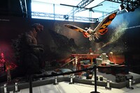 8階に設置されている「ゴジラ・モスラ・キングギドラ／大怪獣総攻撃」オブジェ