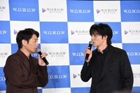 左から安田顕、水上恒司