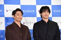 左から安田顕、水上恒司