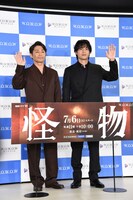 左から安田顕、水上恒司