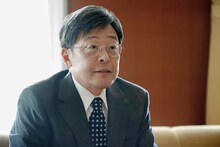 連続ドラマW-30「塀の中の美容室」より、光石研演じる保坂一路