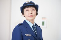 連続ドラマW-30「塀の中の美容室」より、小林聡美演じる菅生冬子