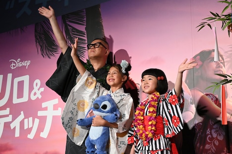 左から長谷川忍、マイア・ケアロハ、永尾柚乃