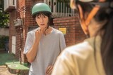 「君の声を聴かせて」場面写真より、ホン・ギョン演じるヨンジュン（中央）