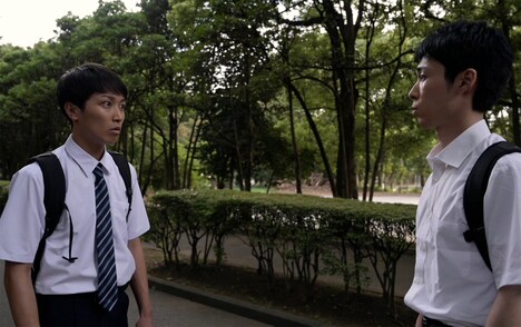 「架空書影。」第1話「書架の物語」場面写真