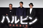「ハルビン」ジャパンプレミアの様子。左からウ・ミンホ、ヒョンビン、リリー・フランキー