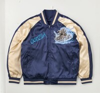 「ゴジラ・ストア EXPASA足柄出張所」で販売されるスカジャン（S～Lサイズ 税込5万5000円 / XL～XXXLサイズ 税込6万500円）