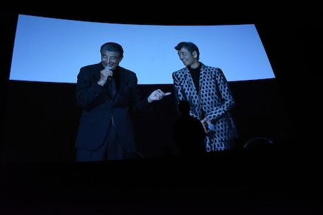 舘ひろし・柴田恭兵のメッセージ動画が上映された様子
