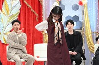 “両手を離さないまま、背中側から腹側に腕を回す”という特技を披露する森川葵