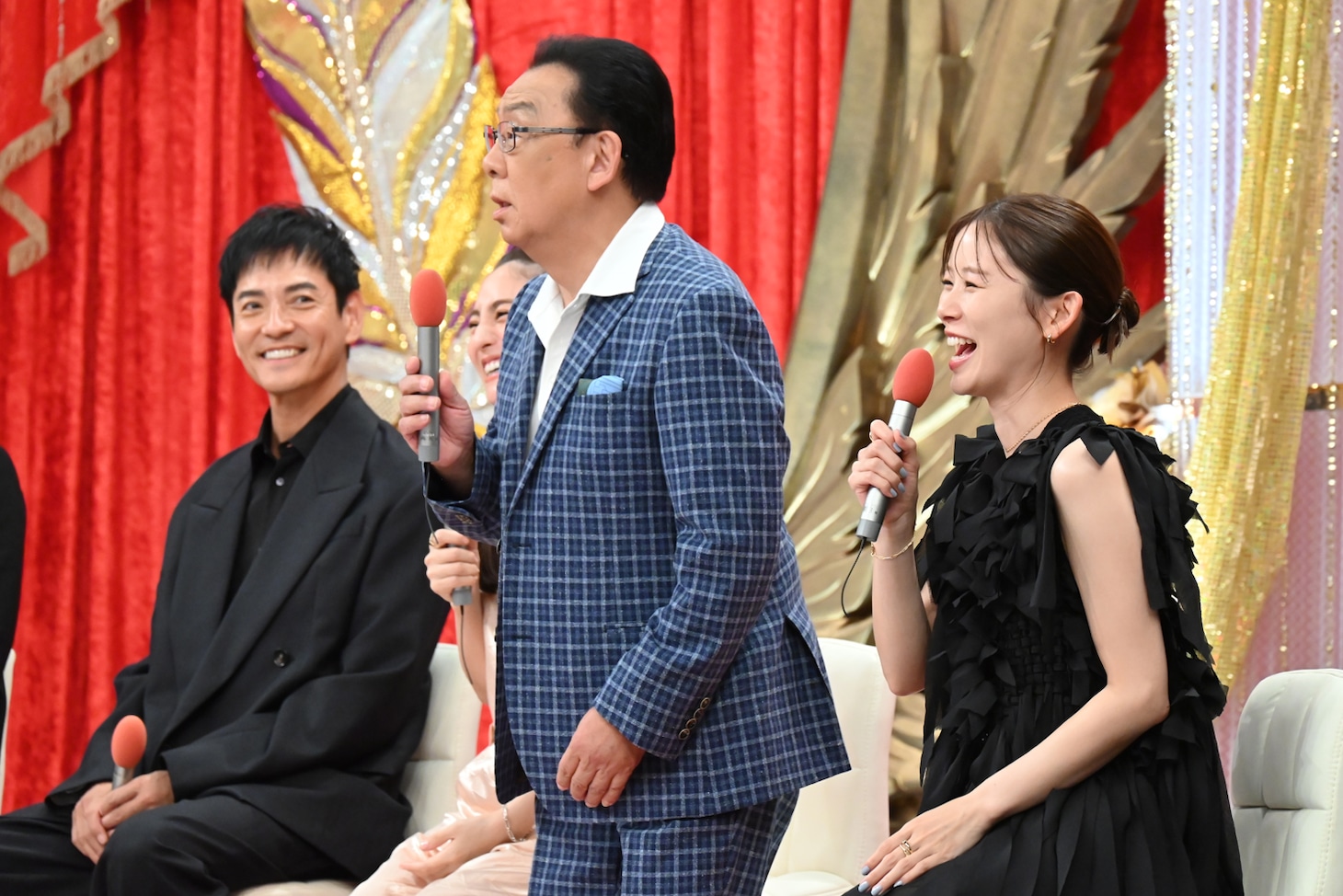 MCのいじりに毎回しっかり対応する梅沢富美男（中央）