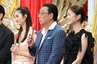 左からドラマ「浅草ラスボスおばあちゃん」キャストの堀田茜、梅沢富美男、朝日奈央