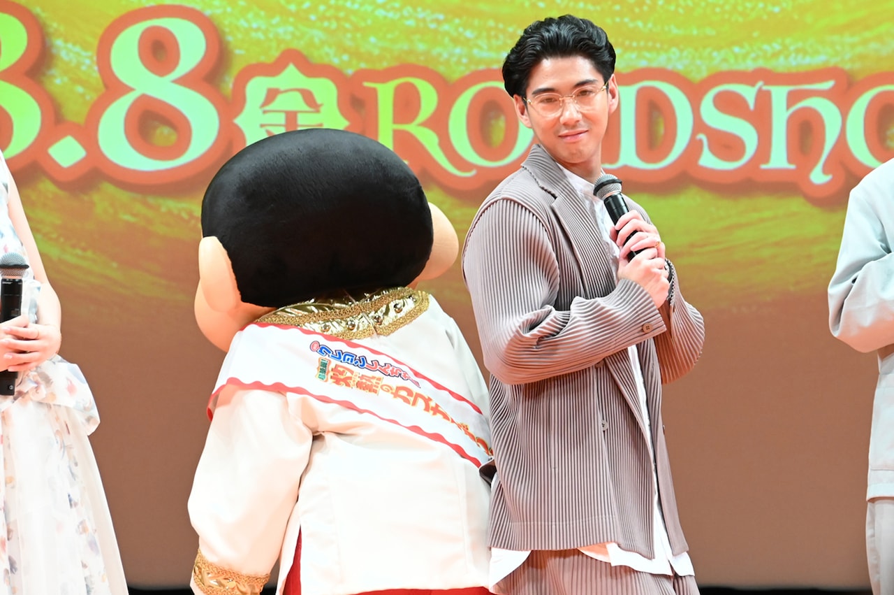 賀来賢人、しんちゃんとの共演に「泣きそう」　バイきんぐ小峠はウフンアハーンに苦戦