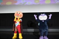 左からアンパンマン、ばいきんまん