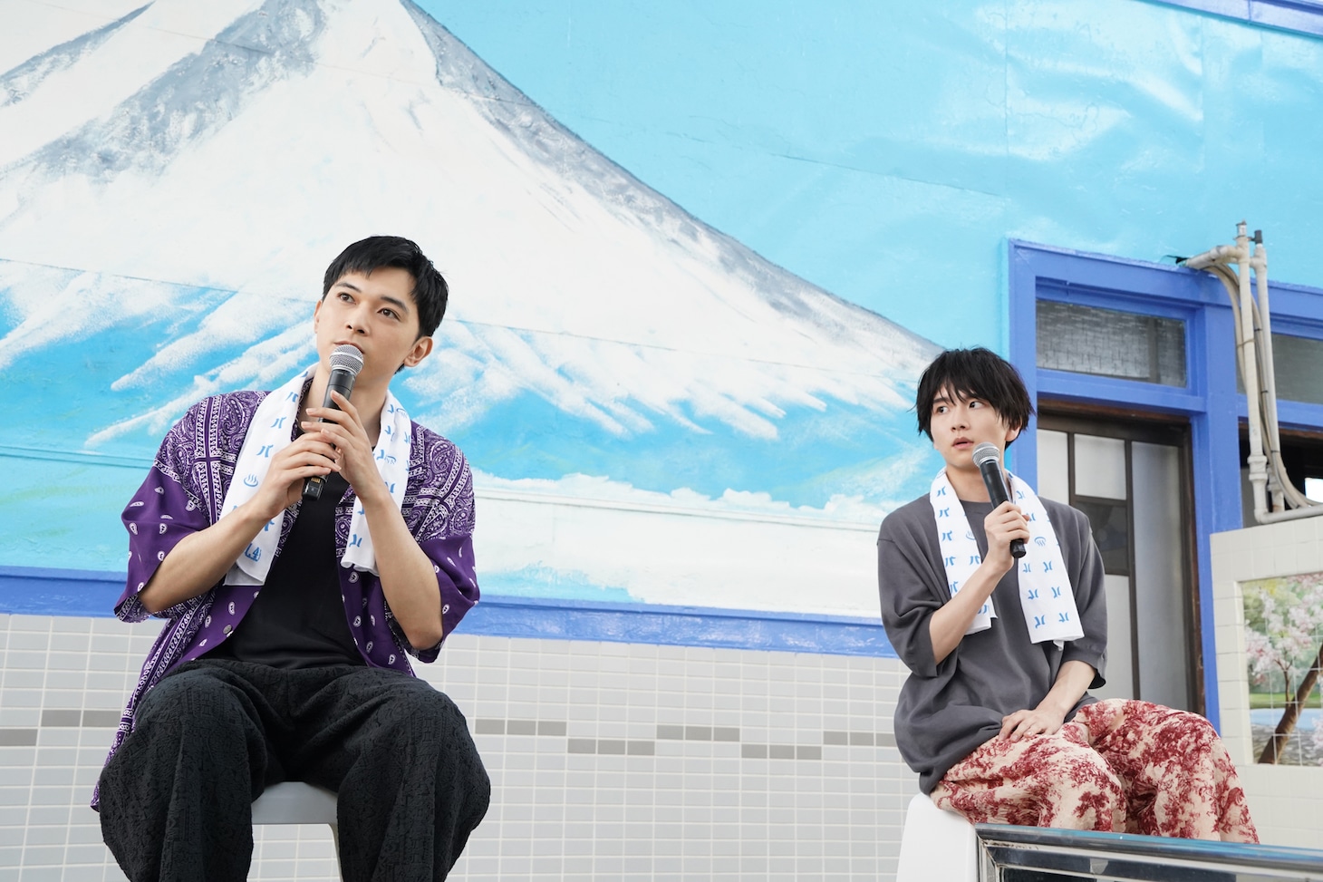 左から吉沢亮、板垣李光人