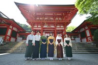 左から山時聡真、齋藤潤、嵐莉菜、當真あみ、原菜乃華、上白石萌音