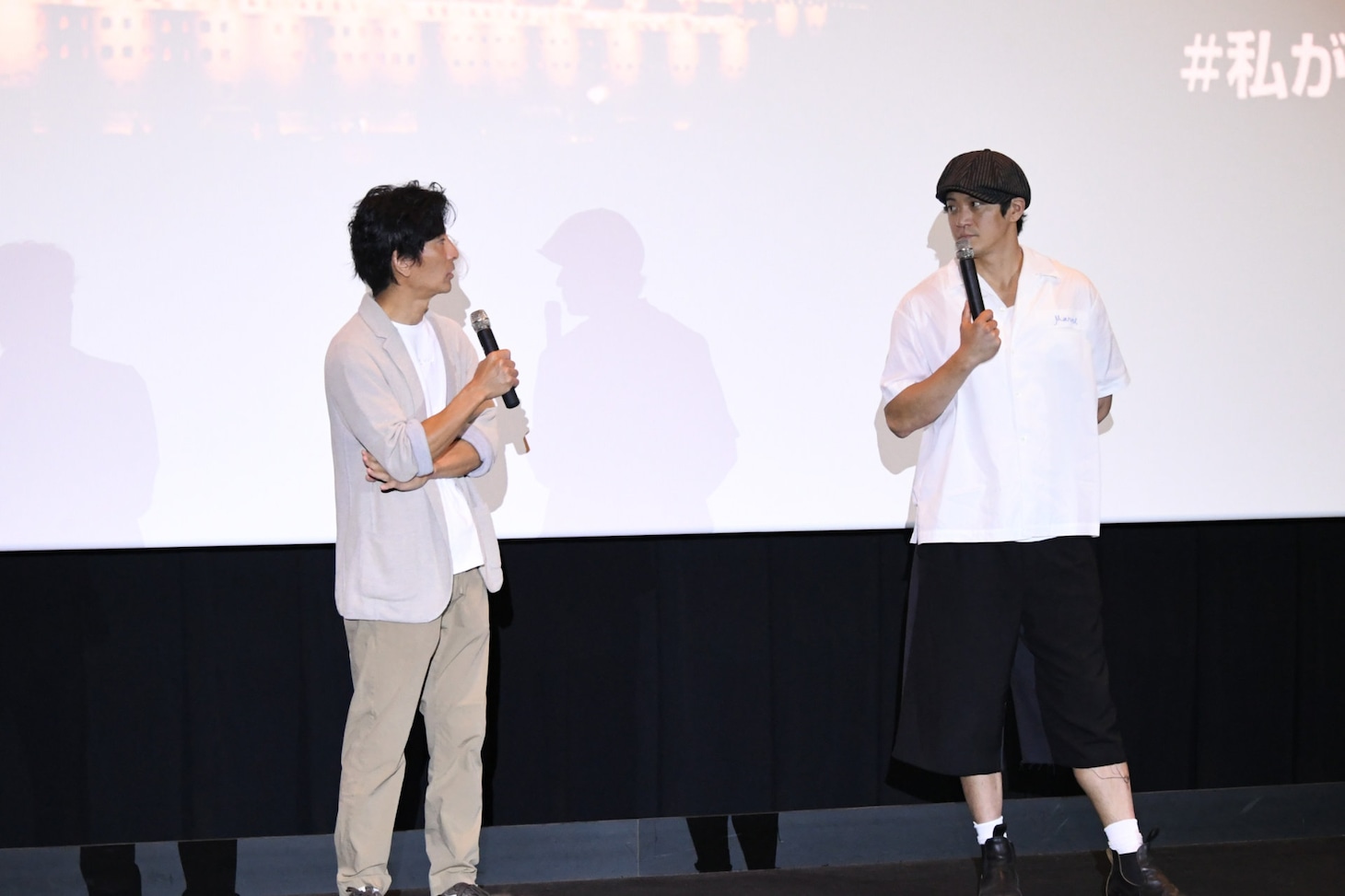 左から増本淳、小栗旬
