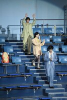 客席後方から登場した「ChaO」キャスト。手前から鈴鹿央士、山田杏奈、太田駿静