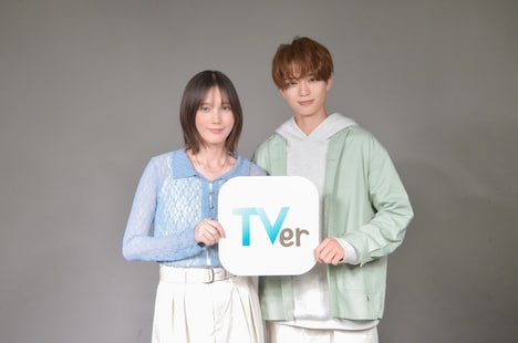 左から本田翼、岩瀬洋志