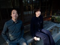 左から佐伯龍蔵、緑茶麻悠