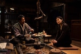 「旅と日々」場面写真。左から堤真一演じるべん造、シム・ウンギョン演じる李
