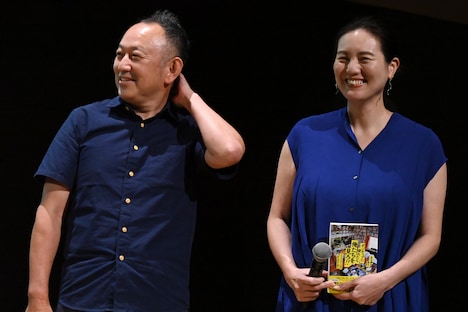 左から足立紳、足立晃子