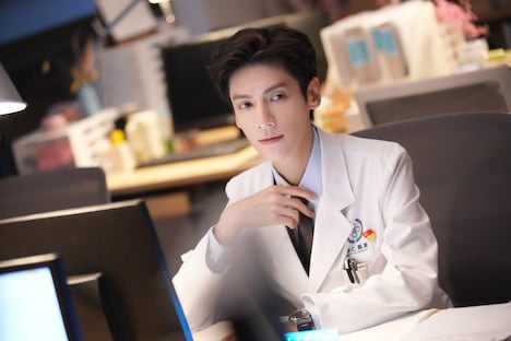 レオ・ロー（羅雲熙）演じる冷静沈着で完璧主義な医師グー・ユンジョン