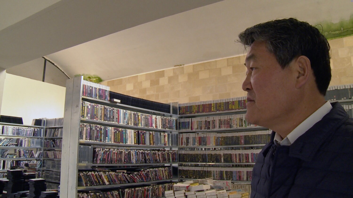 映画を取り返せ！「キムズビデオ」予告解禁、本編字幕版VHSが公開日に