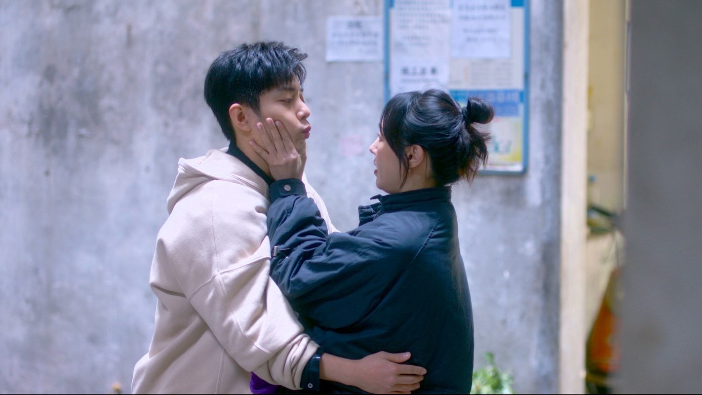 左からシャオ・ジャン（肖戦）演じる盛陽、バイ・バイハー（白百何）演じる簡氷