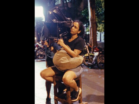 「私たちが光と想うすべて」撮影に臨むパヤル・カパーリヤー ©Aboli Maharwade