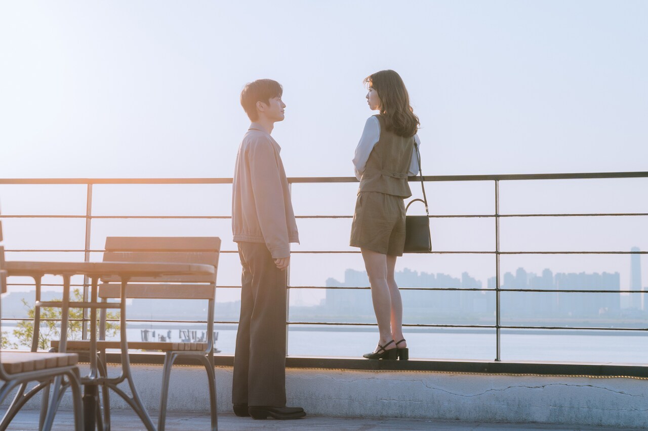 「ある日、私の玄関に滅亡が入ってきた」U-NEXTにて独占配信中 ©STUDIO DRAGON CORPORATION