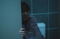 「照明店の客人たち」ディズニープラスのスターで全話独占配信中 ©2025 Disney and its related entities