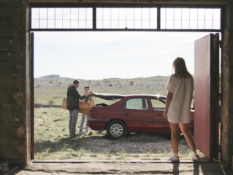 「テイク・ミー・サムウェア・ナイス」場面写真