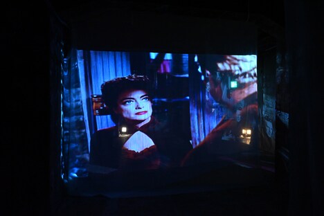 ニコラス・レイの「大砂塵」を引用した投影の様子