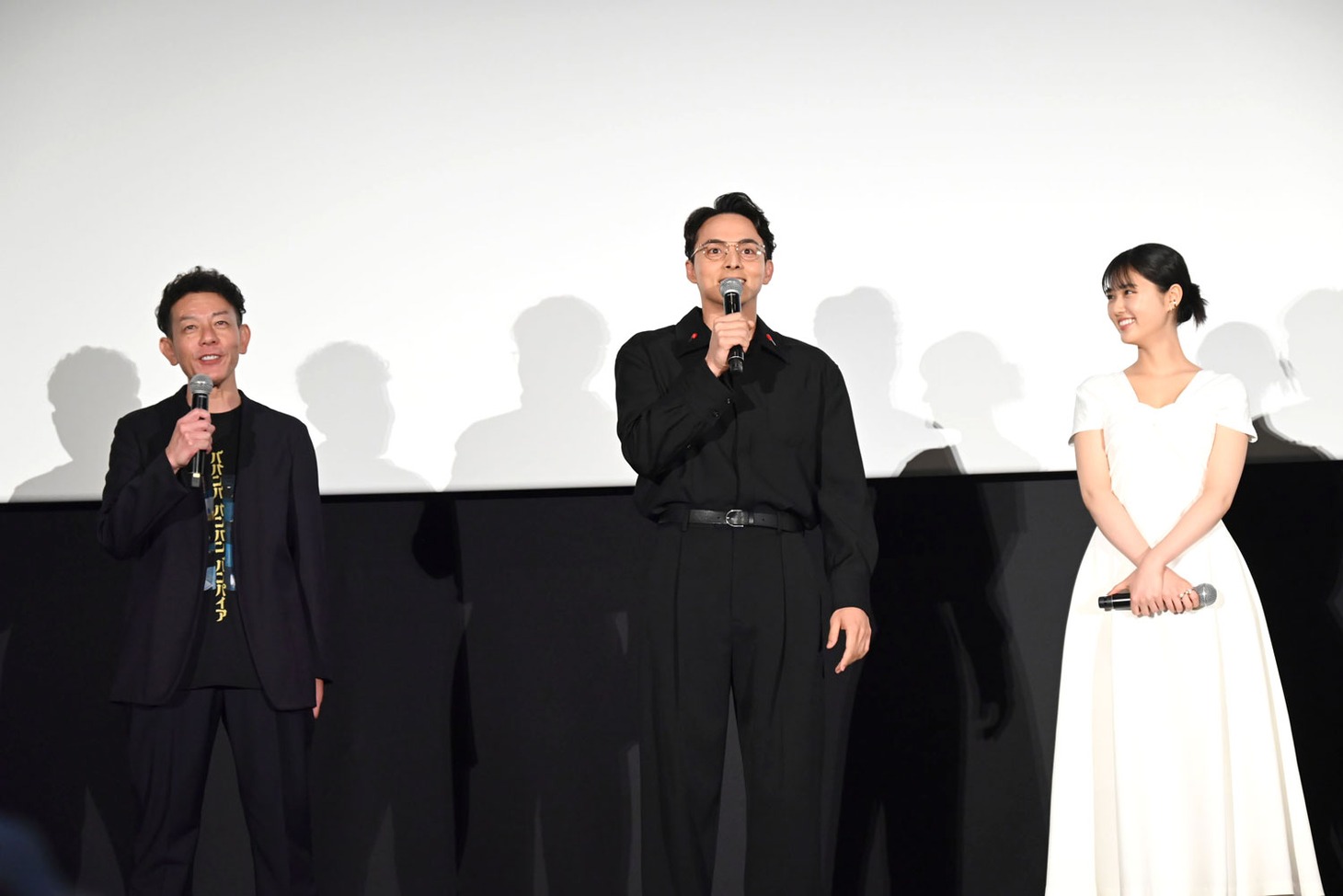 左から浜崎慎治、満島真之介、原菜乃華