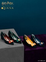 「ホグワーツ4寮」シリーズ リボンパンプス（各税込1万9250円）
