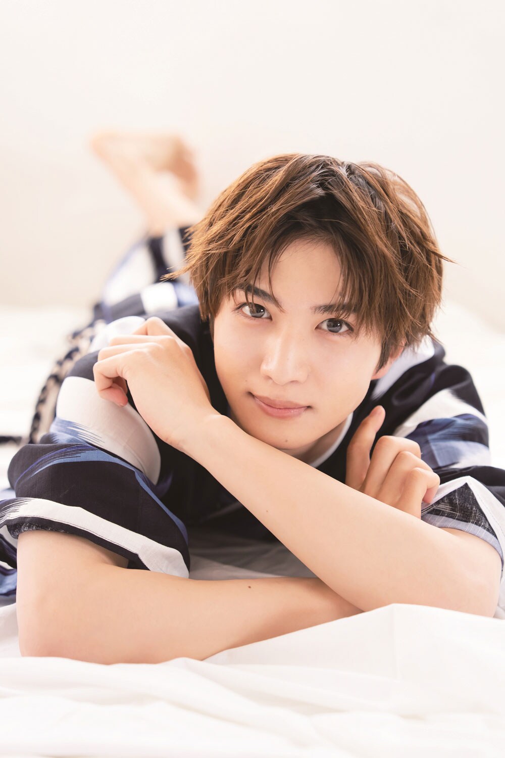 「仮面ライダーガヴ」知念英和の初書籍が発売、故郷・沖縄ロケも行った“よんな～”な1冊