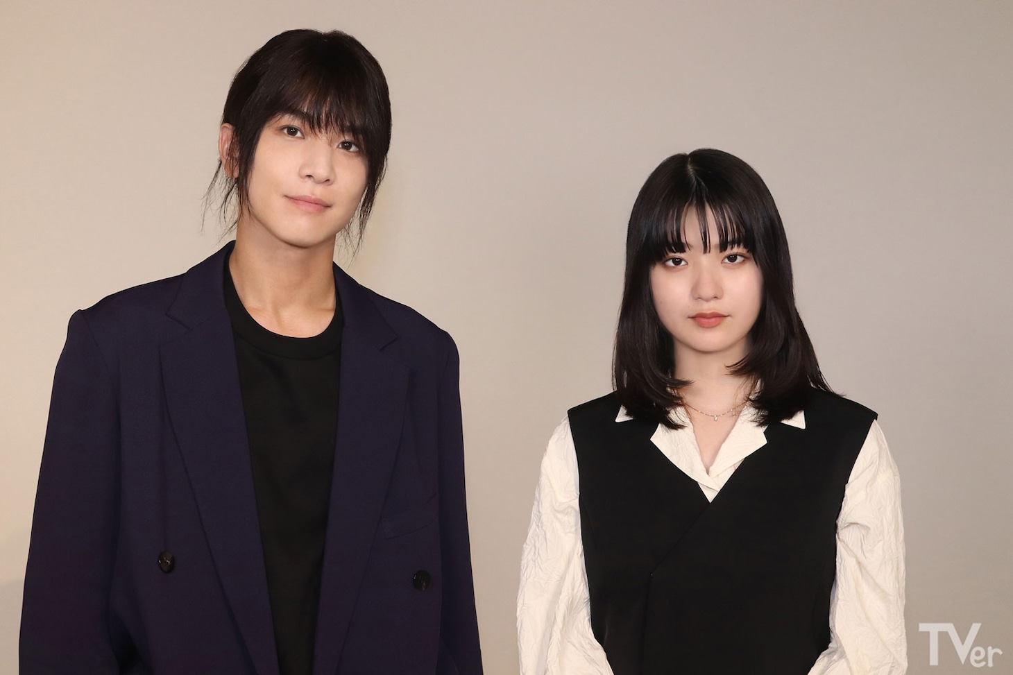左から岩田剛典、蒔田彩珠