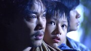 香港映画「野。良犬」より、イーソン・チャン演じるチェン（左）、JUN演じるラム（中央）