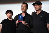 「学校の怪談」Blu-ray発売記念舞台挨拶の様子。左から奥寺佐渡子、野村宏伸、平山秀幸