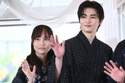 左から松本花奈、西垣匠