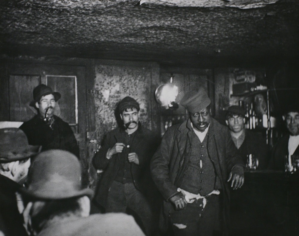 ジェイコブ・リース「向こう半分の人々の暮らし」1880-1889年 東京都写真美術館蔵