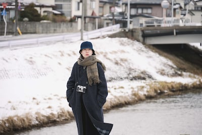 「旅と日々」場面写真。シム・ウンギョンが演じる李