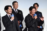 竹野内豊(左)のエピソードについて、思い出し笑いする玉木宏(右)