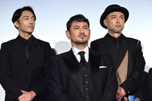 左から川口貴弘、藤本隆宏、山内圭哉