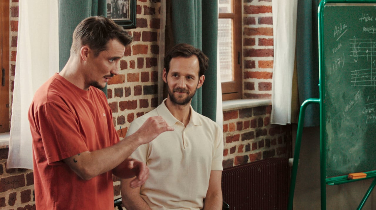 生き別れた兄弟が“指揮”を通して絆を深める「ファンファーレ！ふたつの音」予告