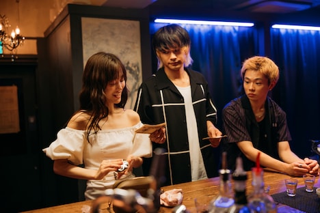 「愚か者の身分」場面写真