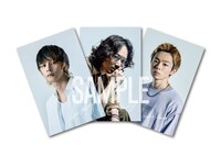 「愚か者の身分」ムビチケ購入特典となる、フォトカードのビジュアル