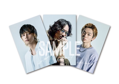 「愚か者の身分」ムビチケ購入特典となる、フォトカードのビジュアル