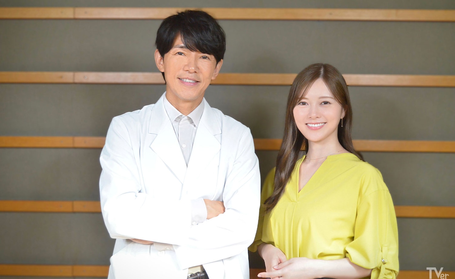 左から藤木直人、白石麻衣