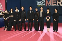 映画「劇場版 TOKYO MER～走る緊急救命室～南海ミッション」カーペットイベントの様子。左から宮澤エマ、生見愛瑠、高杉真宙、江口洋介、鈴木亮平、菜々緒、賀来賢人、石田ゆり子、松木彩
